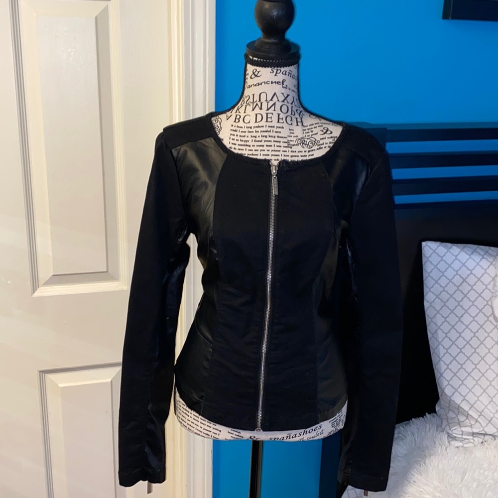 Women zip up Guess too size Med